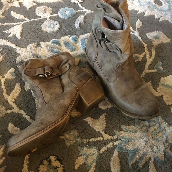 Roxy Shoes - Roxy brownish tan ankle boots
